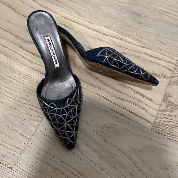 Manolo Blahnik Black and Silver Patterned Mules - Picture 4 of 4